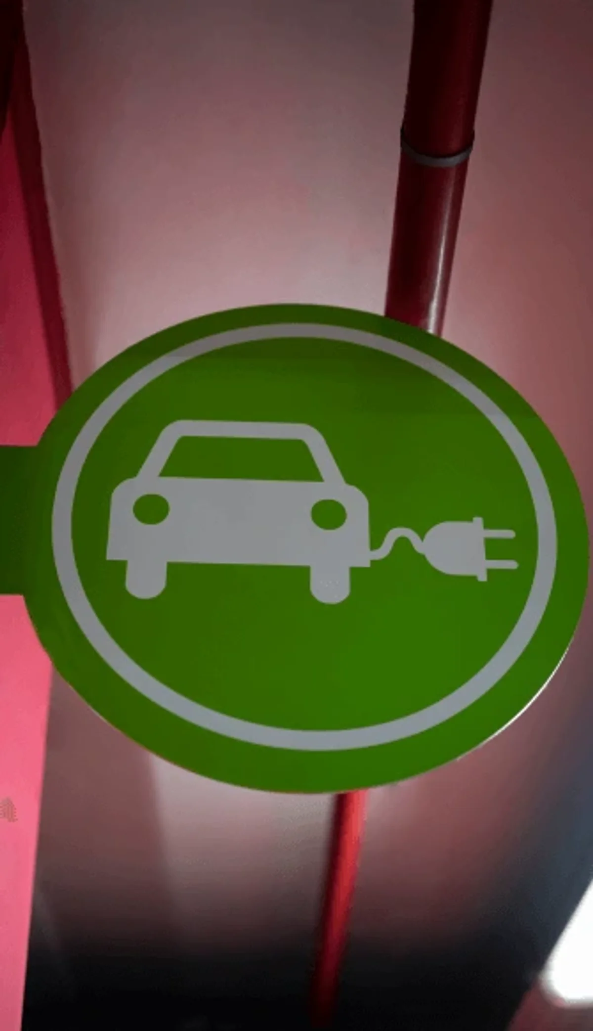 Panneau signalant une borne de recharge pour voiture électrique