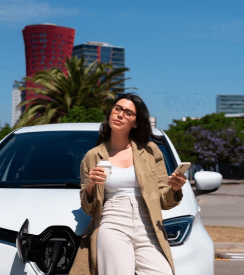 Femme attendant la recharge